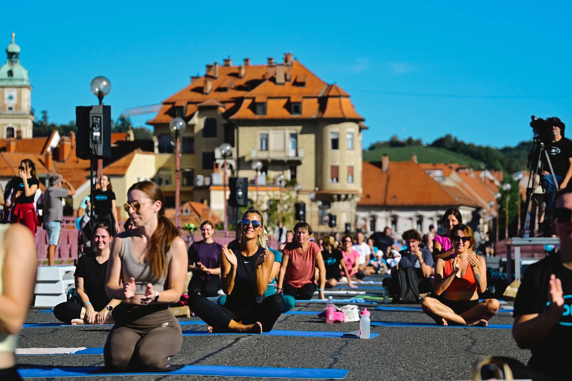 Sproščeno vzdušje na jogi